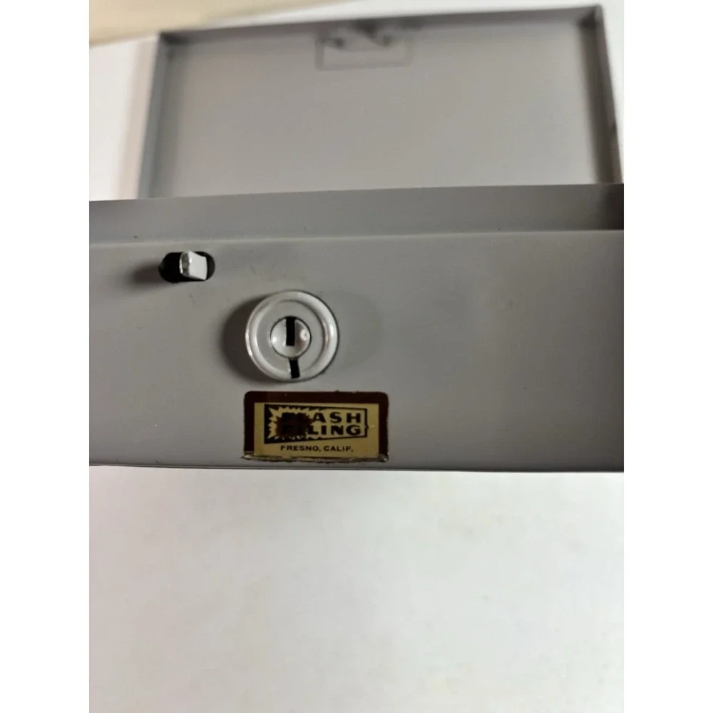 Vintage Flash Filing Metal Cash Box 7x10x2 Fresno‎ CA Garage Sale Staple